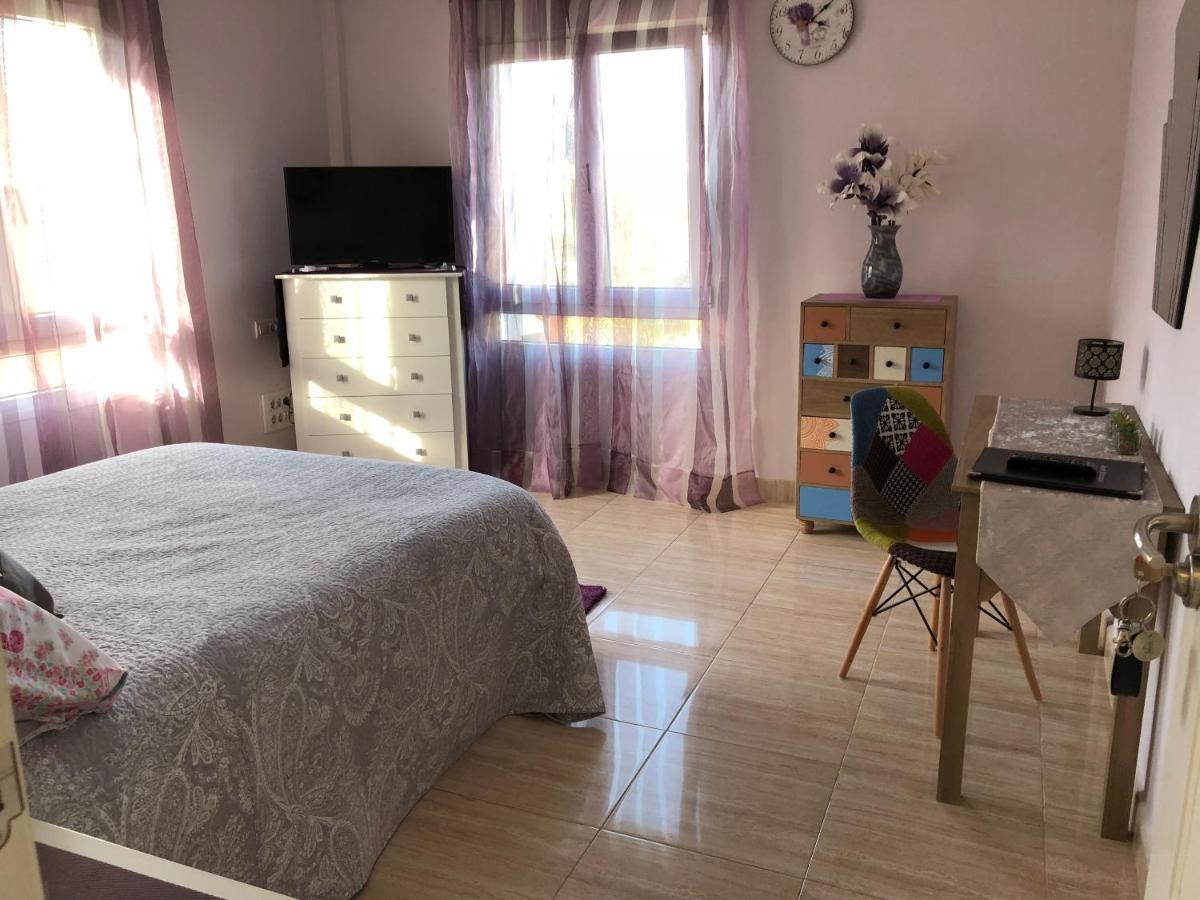 פואנגירולה Villa Paraisos חדר תמונה